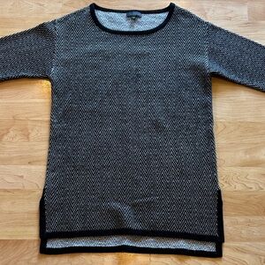 The Limited Women’s Black and White Crewneck Sweater